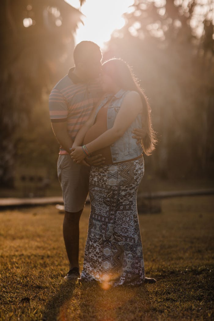 gallery-1 A loving couple cherishing their pregnancy under the warm sun in a Panama park.
